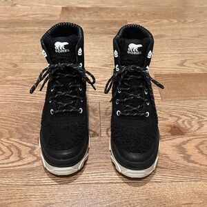 Gently used, like new, Sorel Women's Brex Cozy Lace Waterproof Boot Sz 6.